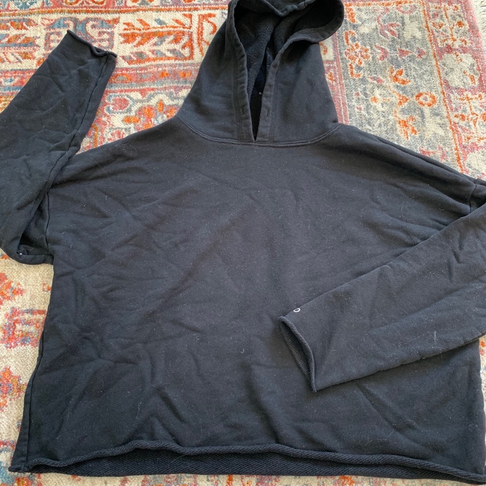 Alo yoga black sweatshirt